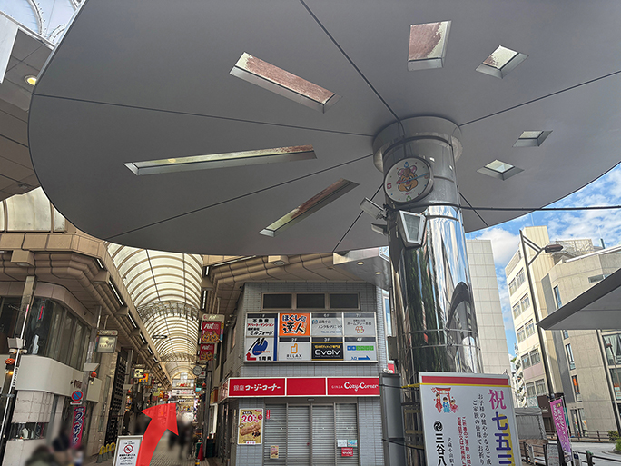 パルム商店街に入ります